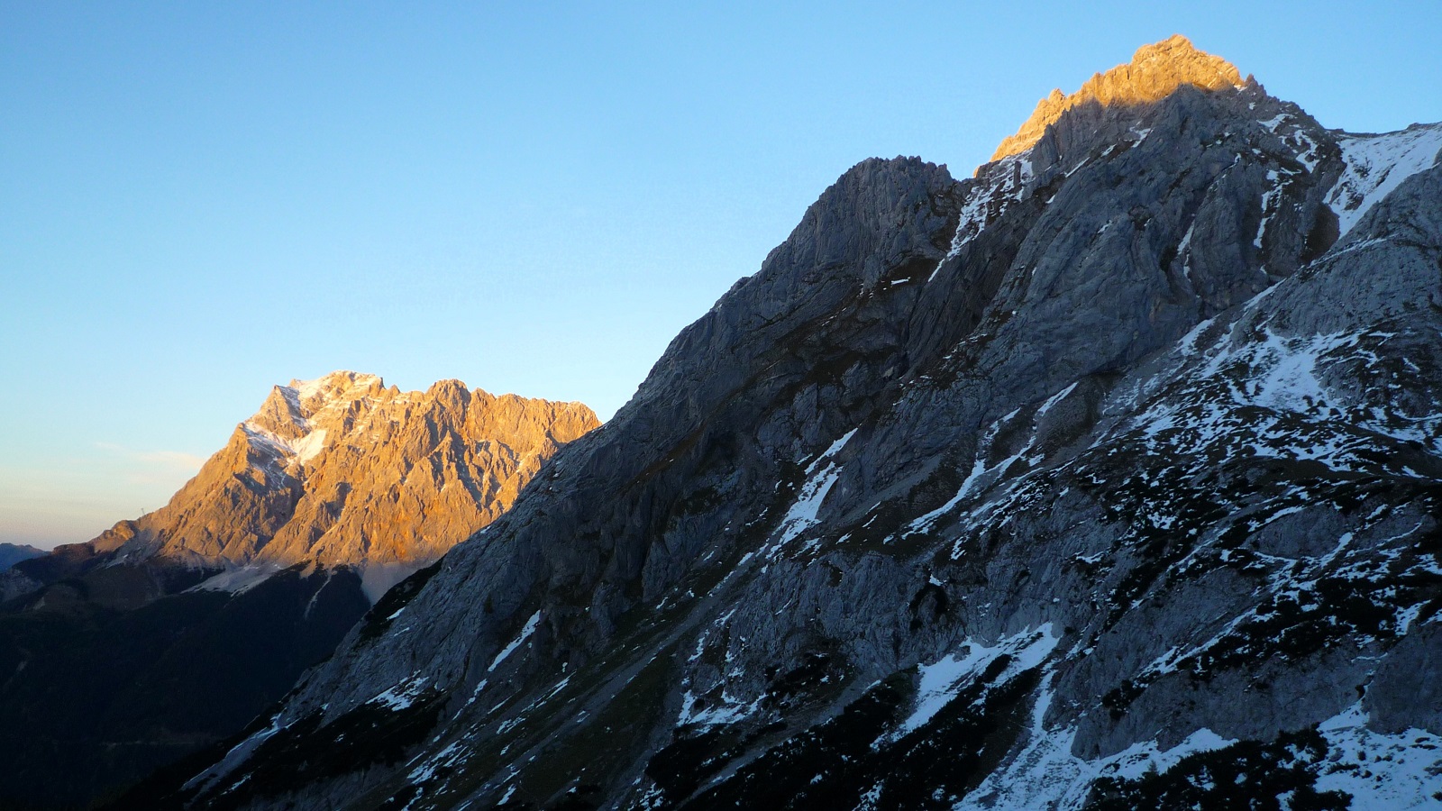 Alpenüberquerung Garmisch - Sterzing: Abendglühen Zugspitze