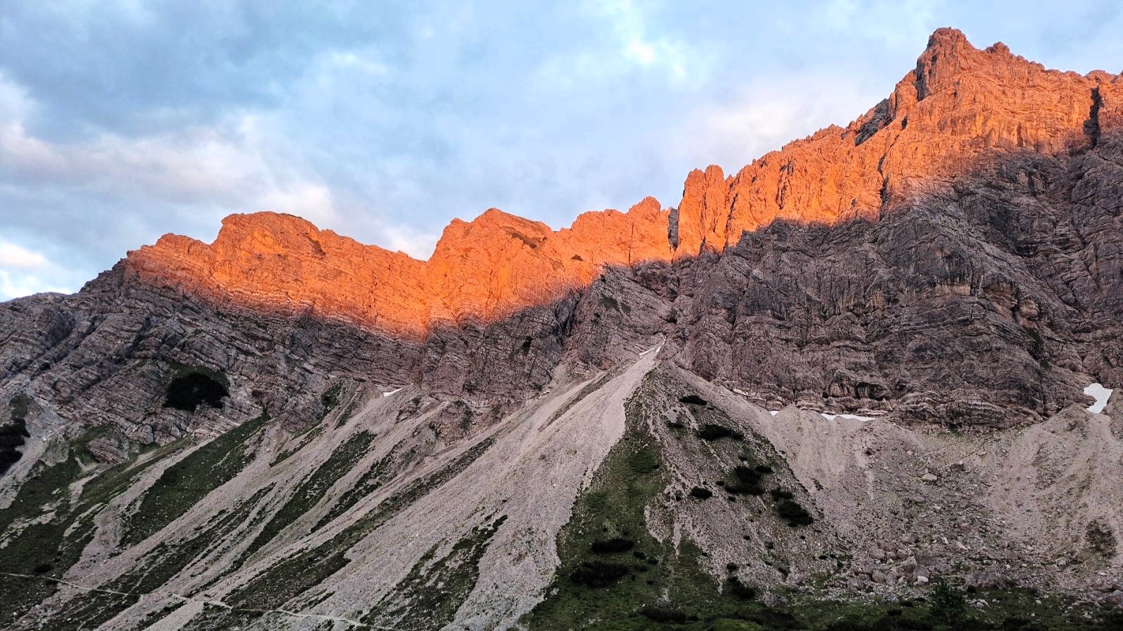 Tannheimer Berge: Alpenglühen Landsberger Hütte