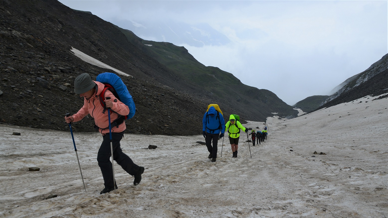 Aufstieg im Schnee, Alpenüberquerung