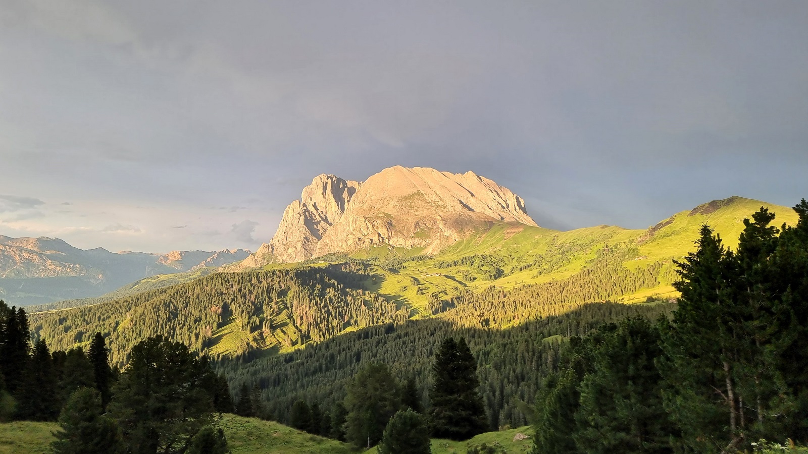 Dolomitenhöhenweg 8 Sonne nach dem Regenschauer