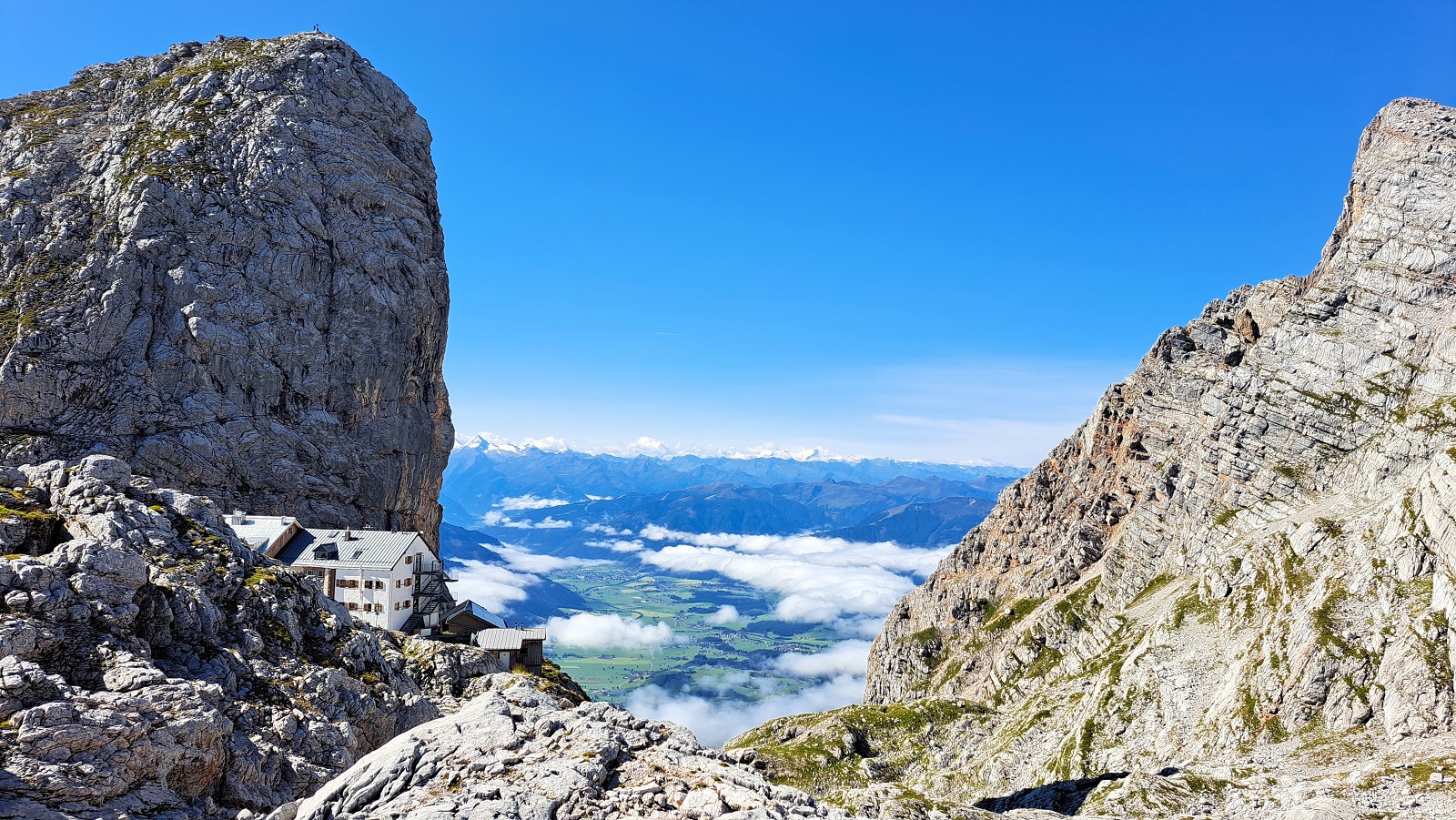 Riemannhaus mit Blick richtung Maria Alm