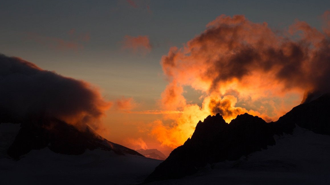 Sonnenuntergang in den Schweizer Bergen